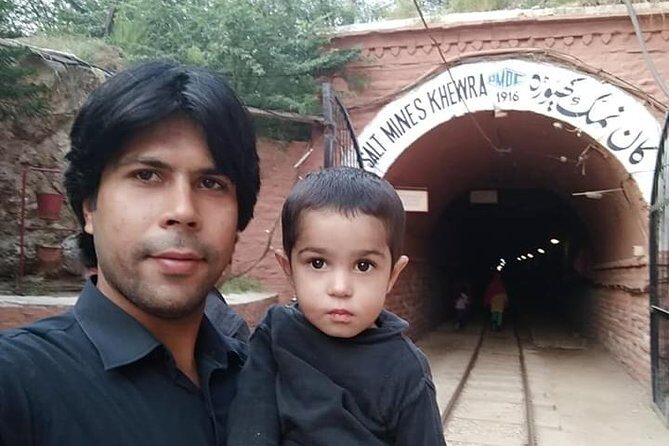 From Lahore: Katas Raj Temple, Khewra Salt Mines & Kalar Kahar Day Trip - Transport, Guides, and Food – Making It All Work