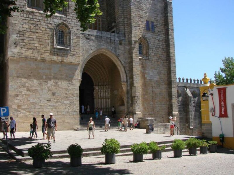 From Lisbon: Évora Wine & Heritage Tour - Évoras Gothic Cathedral and the Chapel of Bones