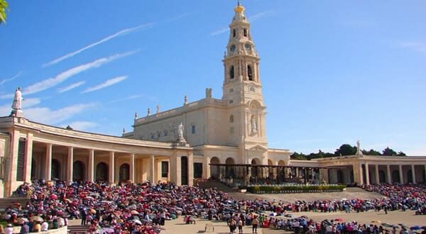 From Lisbon: Fátima, Batalha, Nazaré and Óbidos Day Tour - Key Points