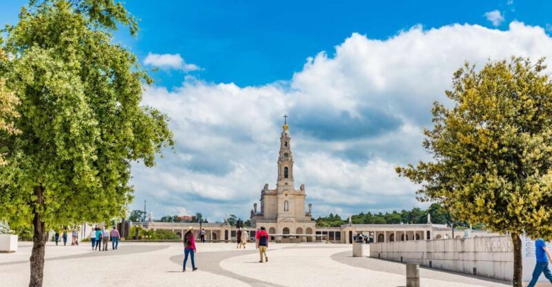 From Lisbon: Fatima, Batalha, Nazare and Obidos Tour - Transport and Pacing: Why It Matters