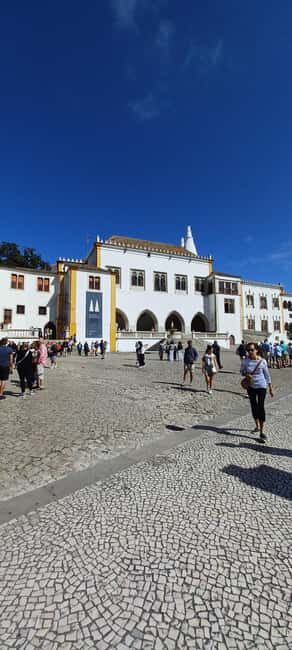 From Lisbon: Sintra National Palace and village & Cascais - FAQs