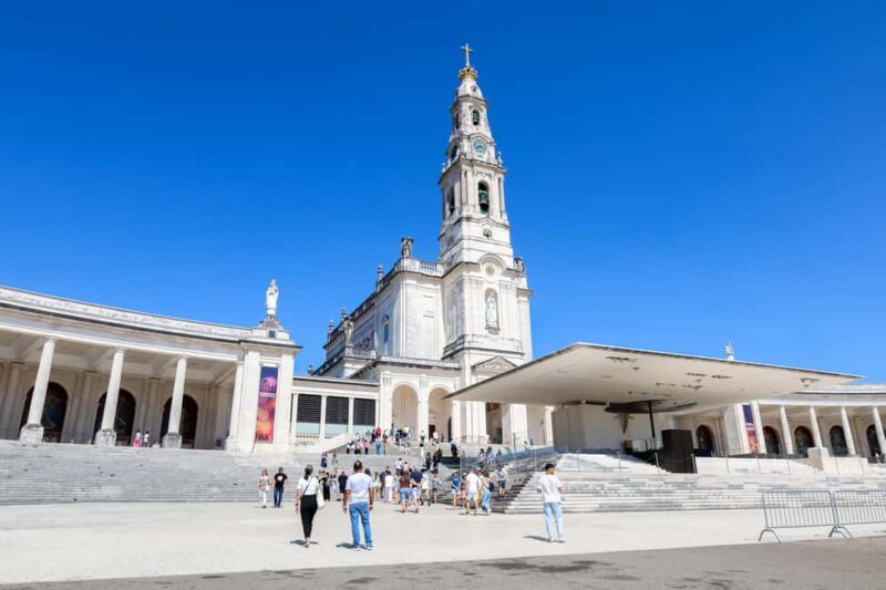 From Lisbon: Small Group to Pena Palace, Nazaré & Fátima - Key Points