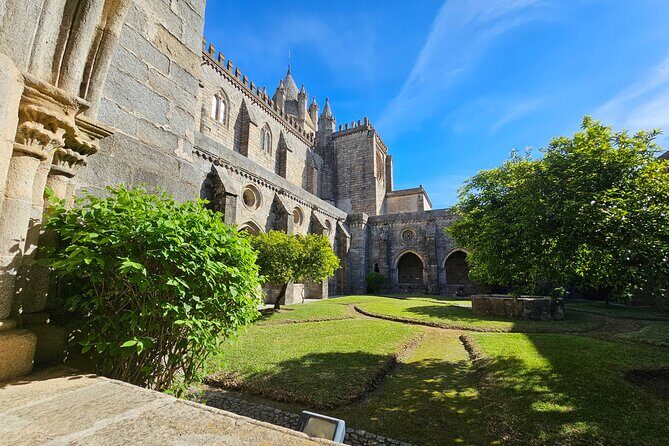 From Lisbon to the discovery of Évora and Arraiolos - Pricing and Value