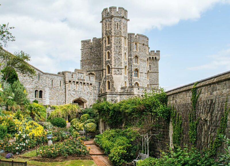 From London: Day Tour to Cambridge University+Windsor Castle - FAQs