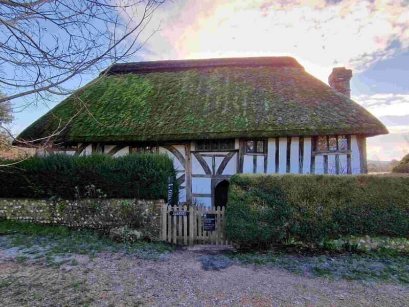 From London: Sussex Villages and White Cliff Guided Tour - Key Points