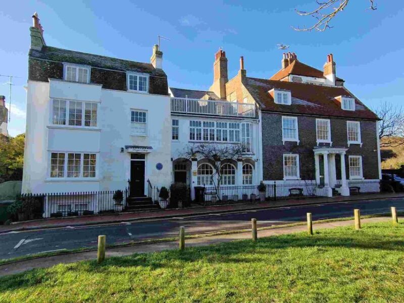 From London: Sussex Villages and White Cliff Guided Tour - Guides and Experience