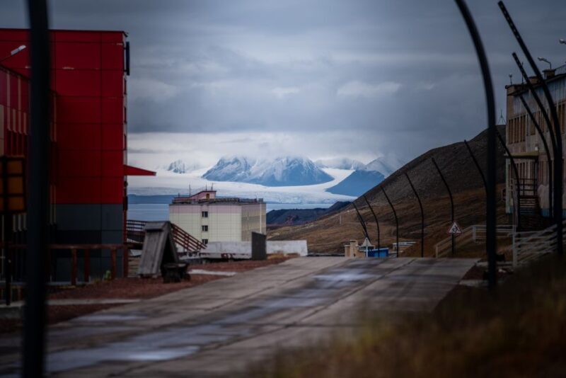 From Longyearbyen photo tour: Mysterious Barentsburg - Key Points