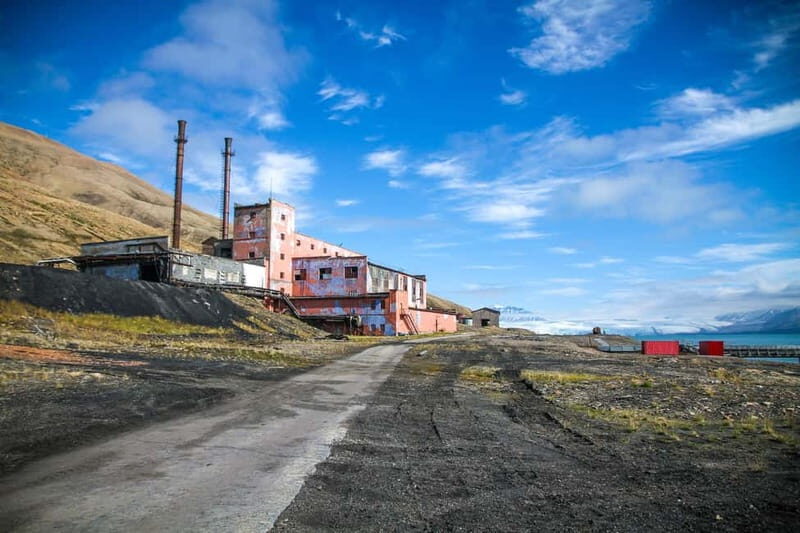 From Longyearbyen: Pyramiden Private Photo Tour w/ Transfer - Transport and Logistics: Comfort in Remote Conditions