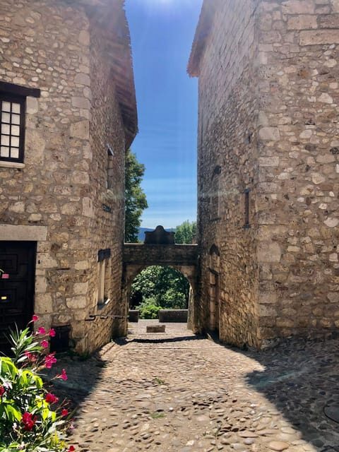From Lyon: Medieval Town of Pérouges half day tour - FAQ