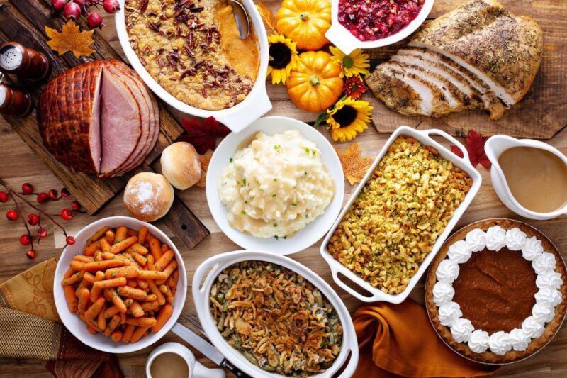 From Ma'alaea: Thanksgiving Dinner Cruise Aboard the Calypso - An In-Depth Look at the Thanksgiving Dinner Cruise Aboard the Calypso