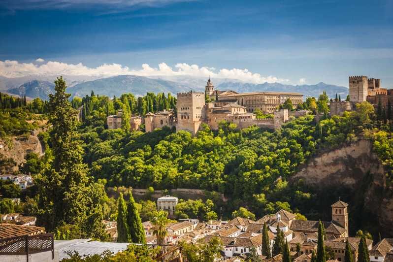 From Malaga: Day Trip to Alhambra by Bus with Entry Tickets - The Journey Begins: Pickup and Transport
