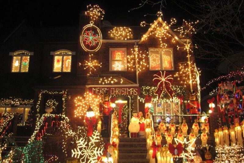 From Manhattan: 4-Hour Brooklyn Christmas Magic Tour - Key Points