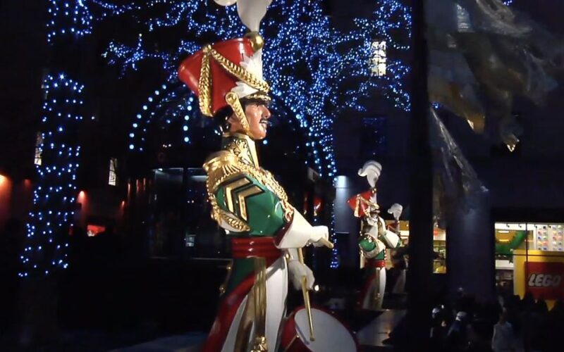 From Manhattan: Dyker Heights Holiday Bus Tour - Why This Tour Might Be Perfect for You