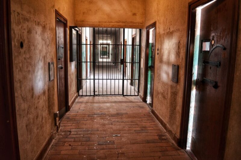 From Munich: Dachau Memorial Site Tour in Spanish - Exploring Dachau: A Guided Tour from Munich in Spanish