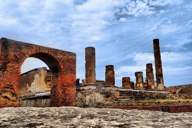 From Naples: Pompeii private tour with lunch at the slopes of Mt Vesuvius - Exploring the Pompeii and Vesuvius Private Tour