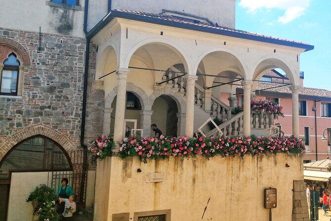 From Padua: Tour to the walled town of Monselice - Transportation and Group Size