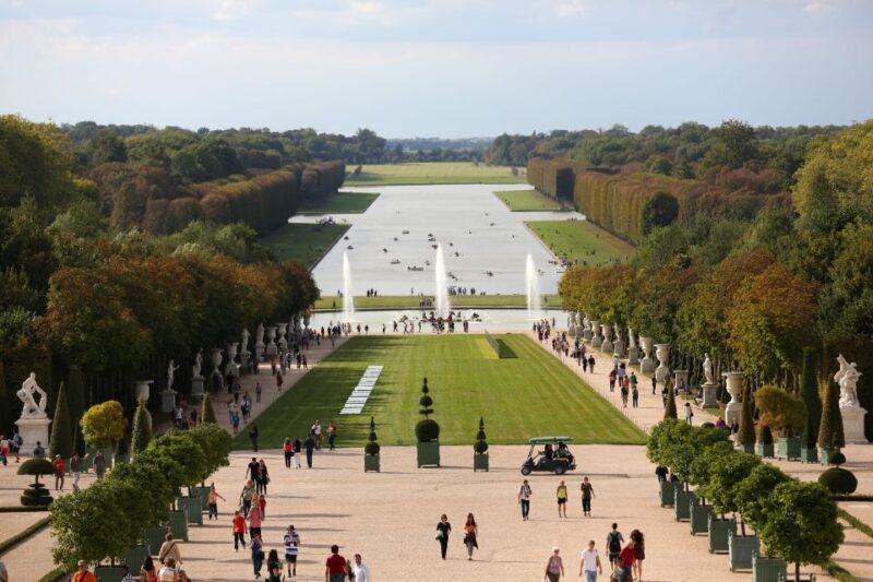 From Paris: Giverny and Versailles Palace Guided Day Trip - Detailed Breakdown of the Itinerary