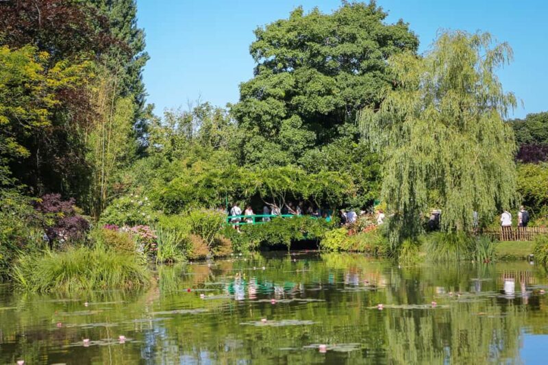 From Paris: Giverny Day Trip with Audio Guide or Live Guide - Exploring Giverny: The Itinerary in Detail