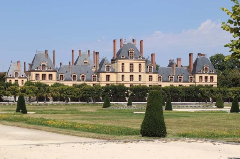 From Paris: Half-Day Tour to Fontainebleau Castle & Barbizon - Exploring Fontainebleau Castle: A Royal Residence