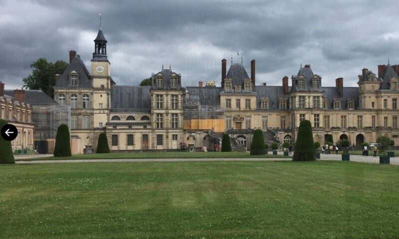 From Paris: "le Grand Noël Vaux le Vicomte & Fontainebleau" - Key Points