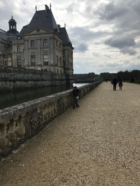 From Paris: "le Grand Noël Vaux le Vicomte & Fontainebleau" - Final Stop and Return to Paris