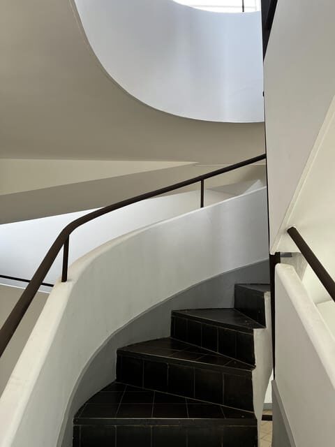 From Paris : PRIVATE TOUR - Villa Savoye - Le Corbusier - Introduction to the Villa Savoye Experience