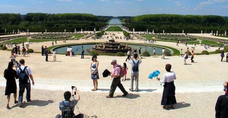 From Paris: Versailles Guided Tour by Deluxe Minibus - Exploring the Gardens
