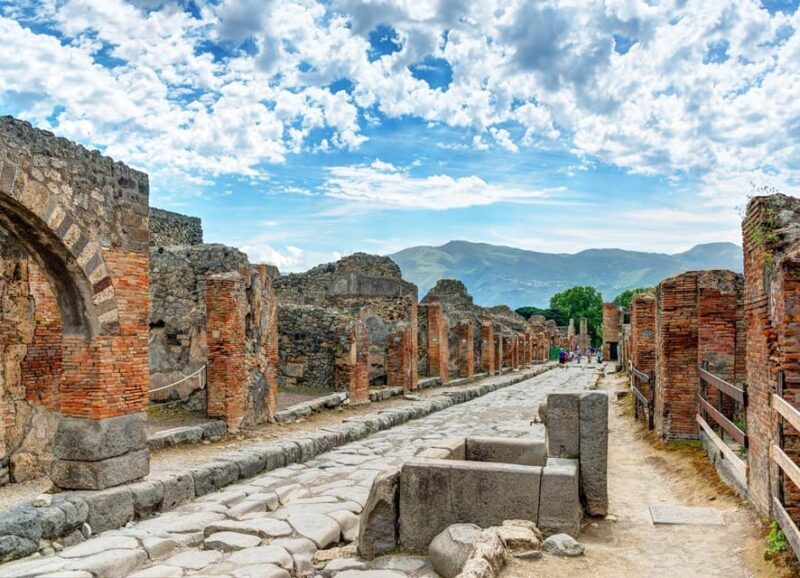From Pompeii: Walking Tour with Guide in the Excavations - Key Points