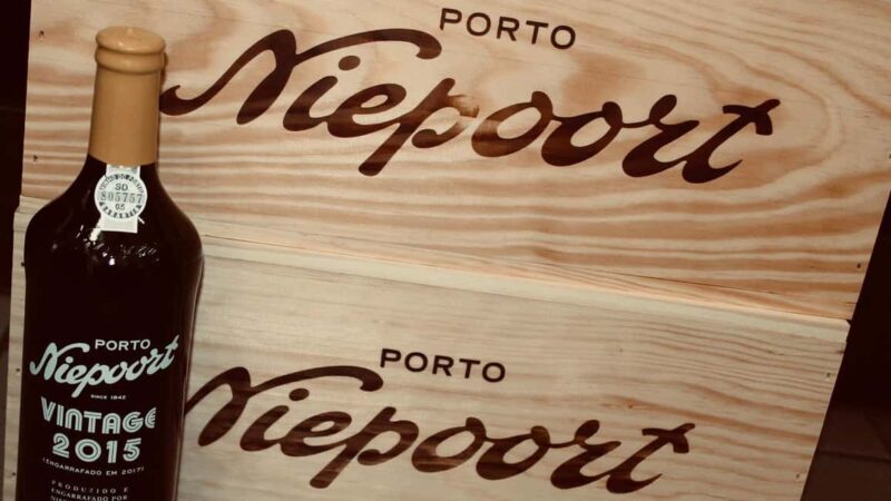 From Porto a private experience to Niepoort with lunch there - Key Points