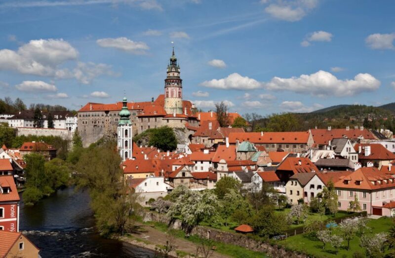 From Prague: Full-Day Cesky Krumlov Tour with Castle Entry - The Journey to Cesky Krumlov: What to Expect
