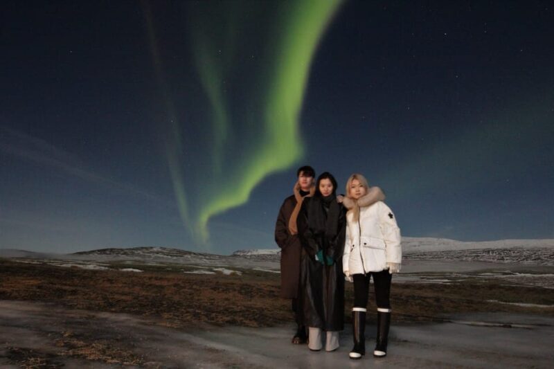From Reykjavík: Northern Lights Tour with Hot Cocoa & Photos - Price & Value