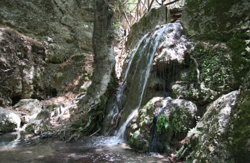 From Rhodes: Bus Tour to Lindos and the Seven Springs - Exploring the Itinerary in Detail