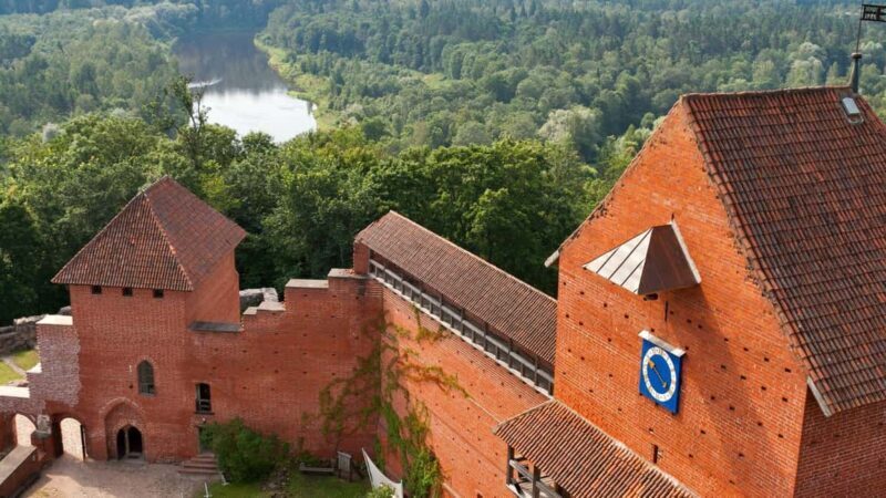 From Riga: Siguldas Top Sights & Scenic Picnic (EN/DE/ESP) - Scenic Hike on Painters Hill