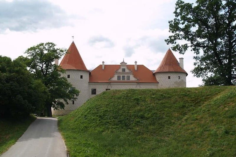 From Riga: Trip to Hill of Crosses, Rundale Palace & Bauska - Transportation and Comfort