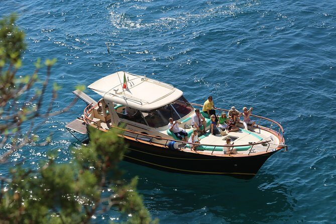 From Salerno: Small Group Li Galli Islands and Capri Boat Tour - The Advantages of a Small Group Boat Tour from Salerno