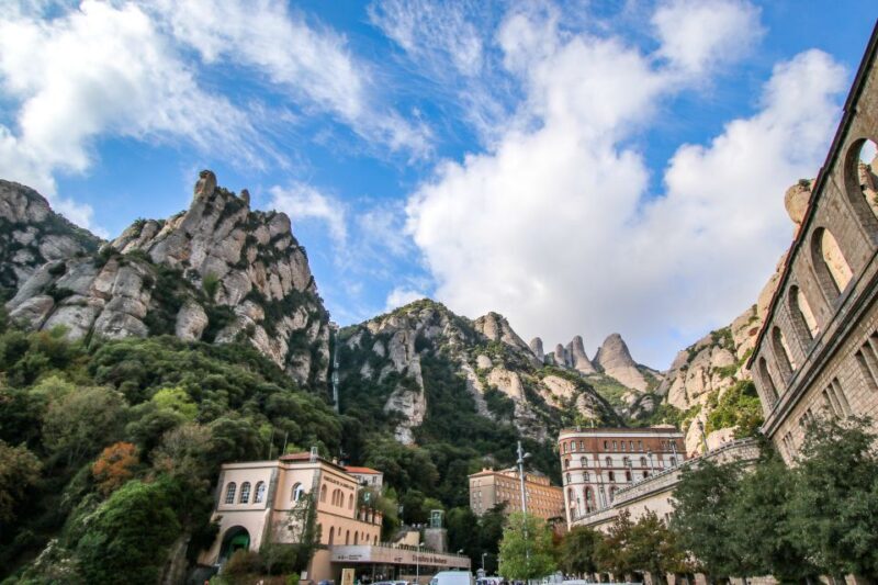 From Salou: Montserrat Monastery and Colonia Güell - FAQ
