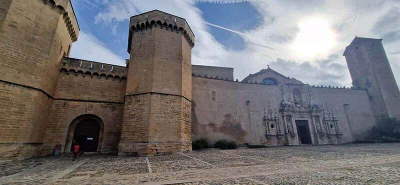 From Salou: Tour Poblet Monastery with hotel pickup - Key Points