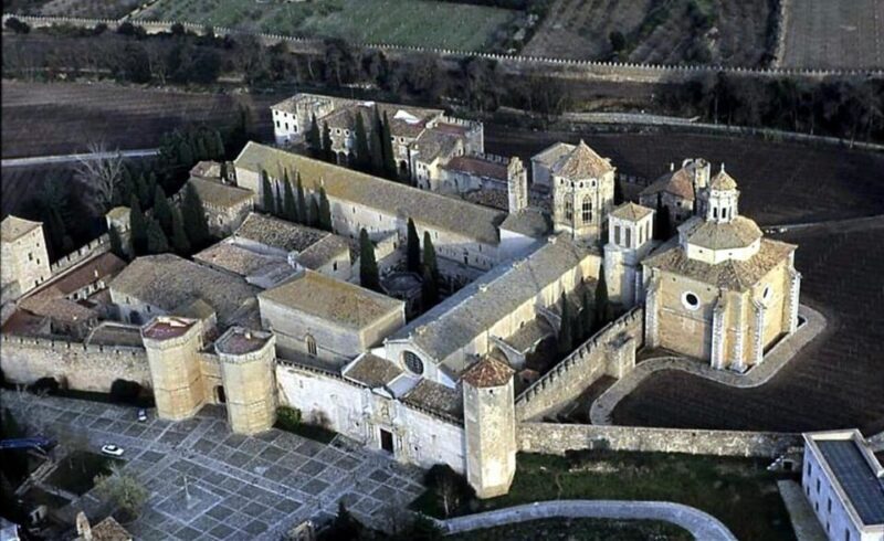 From Salou: Tour Poblet, Wines & Sitges - Key Points