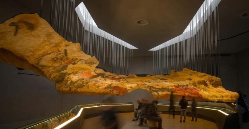 From Sarlat-la-Canéda: Lascaux IV and Cave Art Full-Day Tour - Exploring the Dordogne’s Prehistoric Gems in Detail