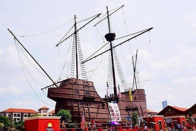 From Singapore: Malacca guided day tour (via drive-thru border) - Who Is This Tour Best For?
