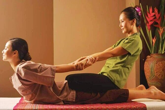 From Singapore: Private Malaysia express night tour + Massage - Who should consider this tour?