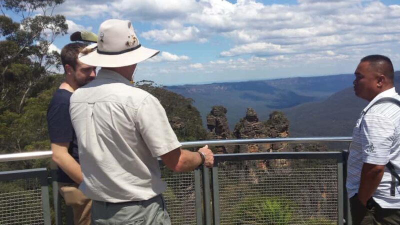 From Sydney: Blue Mountains Bushwalks & Featherdale Tour - Lunch in the Mountains: Casual but Authentic