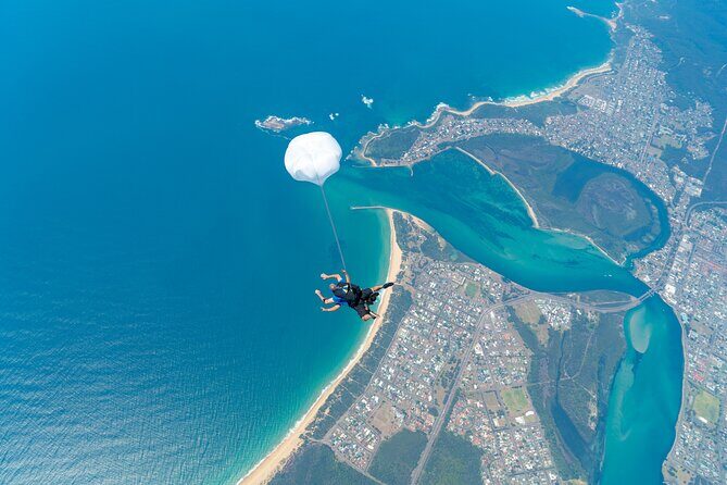 From Sydney: Tandem Skydive Experience over Newcastle Beach - An Introduction to Sydney’s Tandem Skydiving Over Newcastle