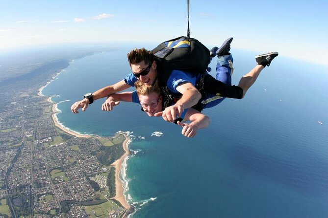 From Sydney: Tandem Skydive Experience over Wollongong Beach - A Closer Look at the Experience