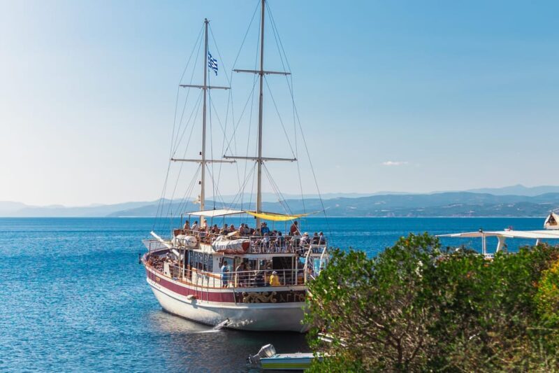 From Thessaloniki: Halkidiki Blue Lagoon Cruise with Lunch - Key Points
