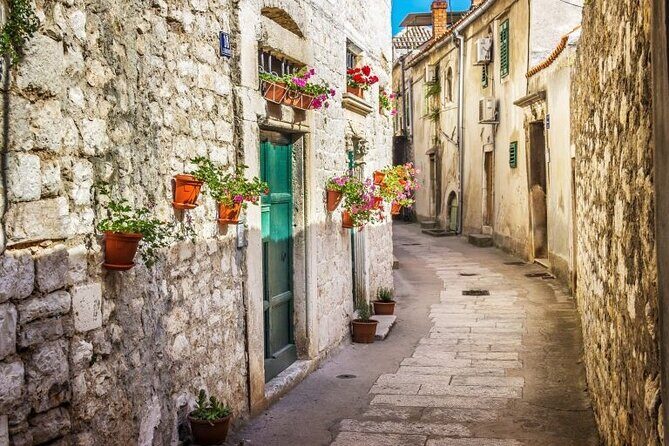 From Trogir, Seget, Okrug: Krka Waterfalls & ibenik Culture Tour - FAQ