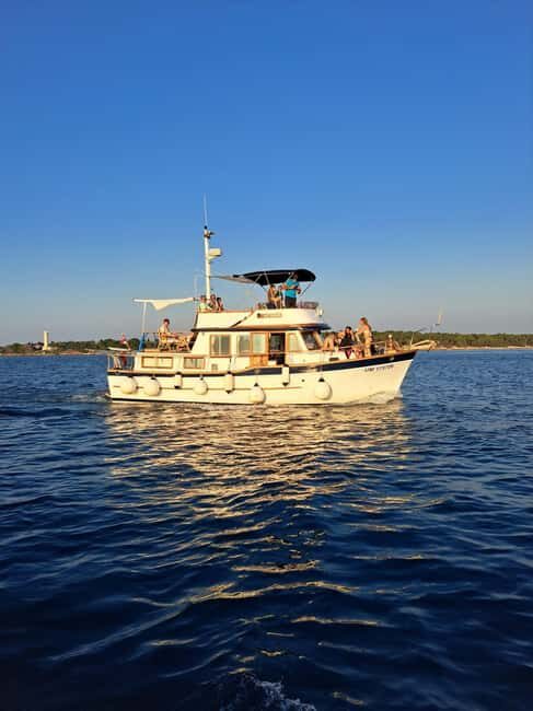 From Umag: Boat Tour to Savudrija with Swimming and Dolphins - From Umag: Boat Tour to Savudrija with Swimming and Dolphins
