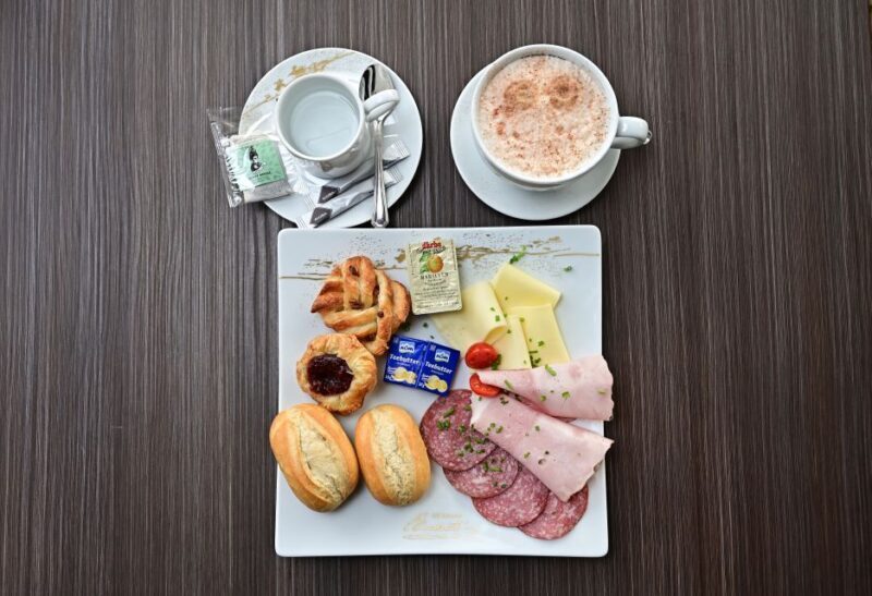 From Vienna: Dürnstein and Wachau Cruise - Food and Beverage Details