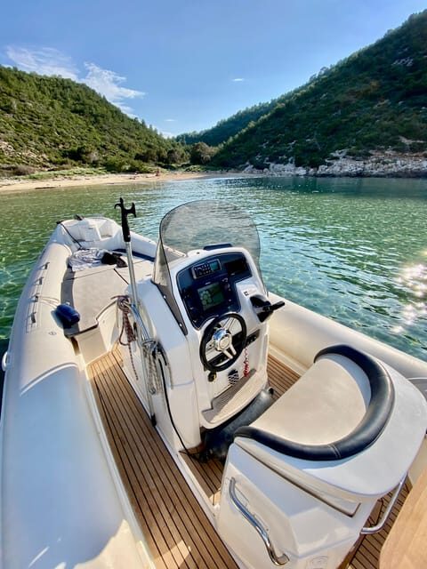 From Vis: Speed boat tour along south shore Of Vis - Key Points