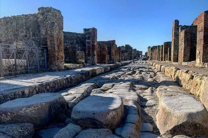 From your cruise ship in Naples to Pompeii Park, ticket and guide included - FAQ